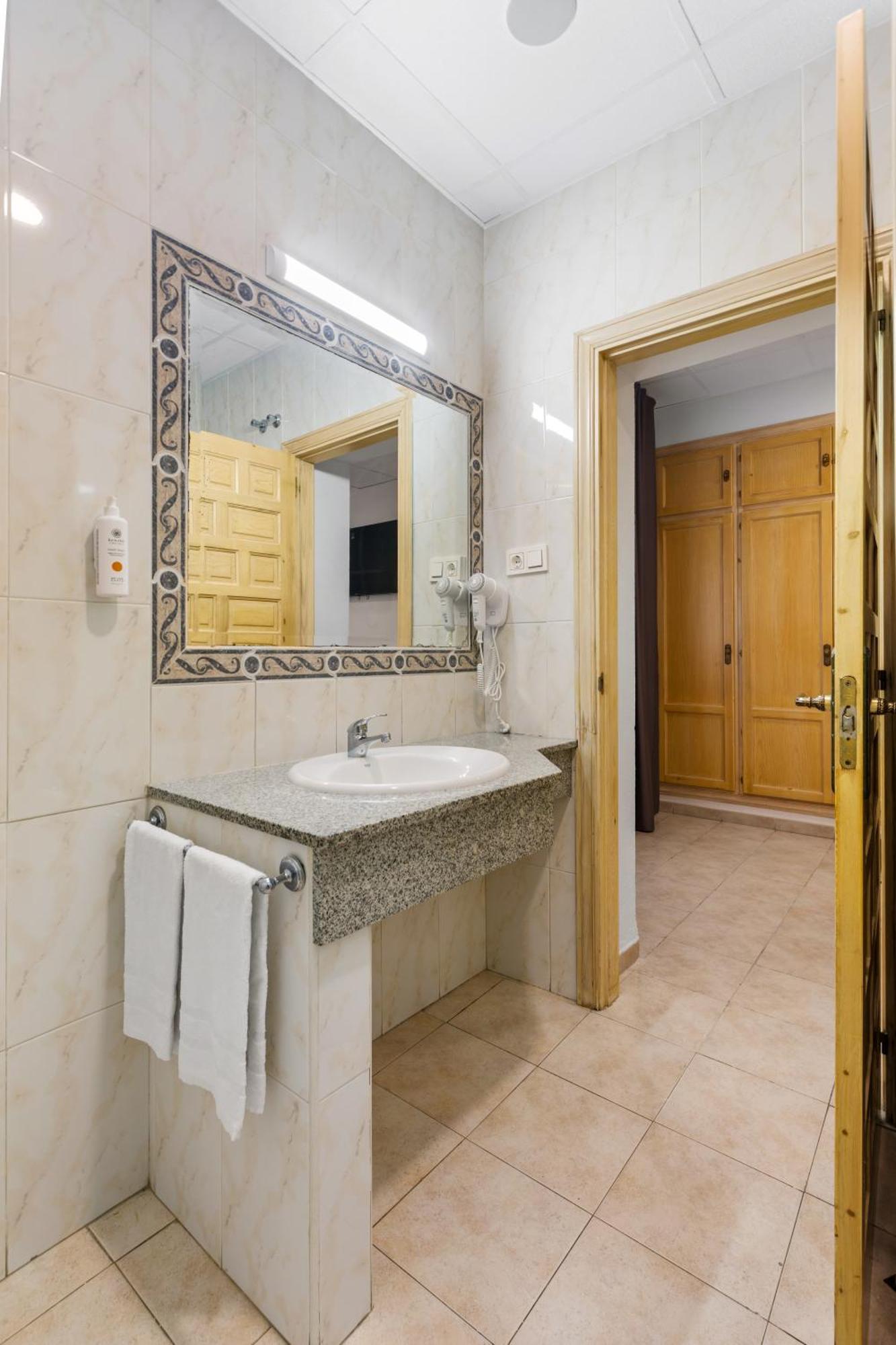 Vas Malaga Ciudad Hotel Ngoại thất bức ảnh