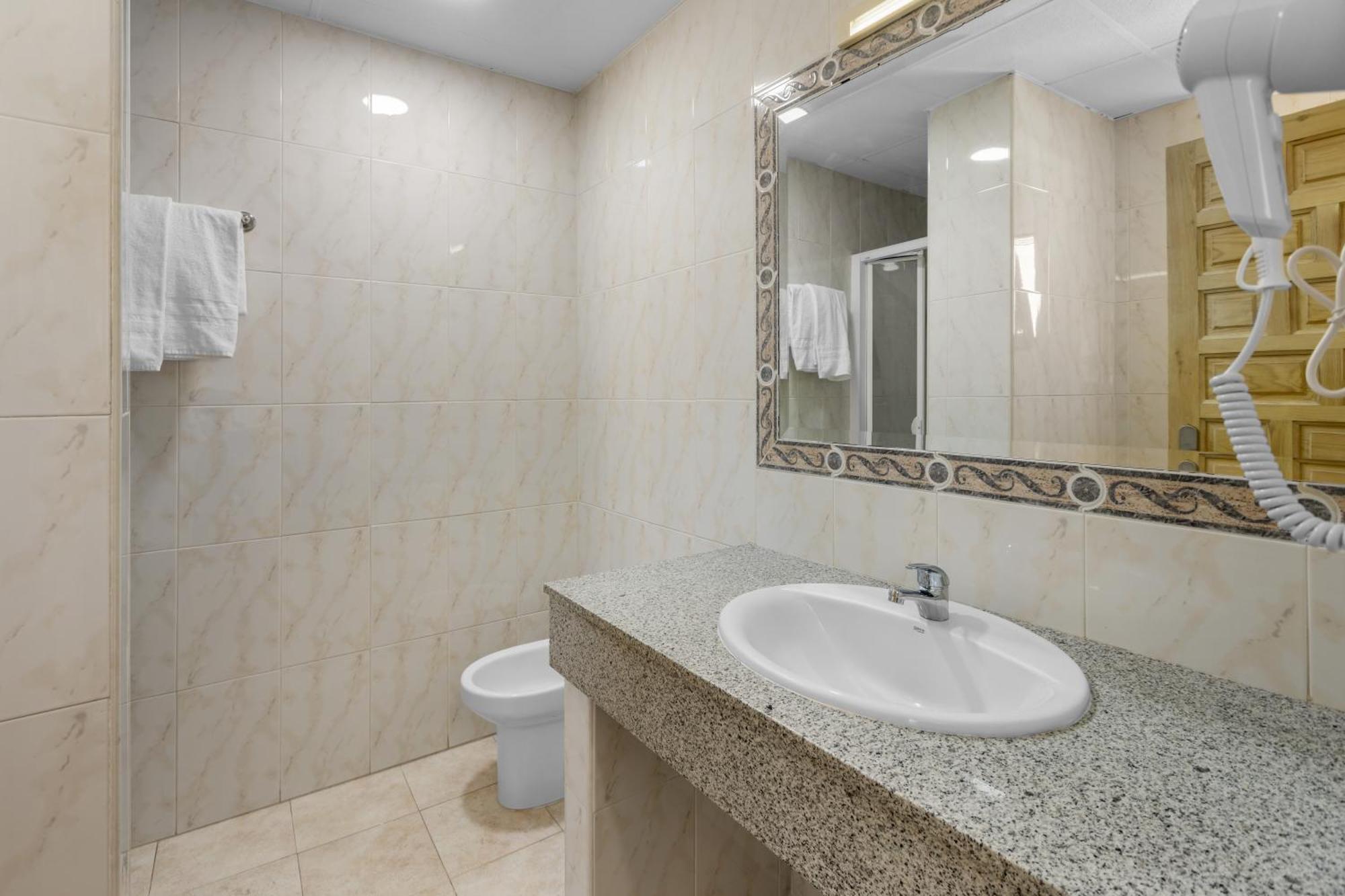 Vas Malaga Ciudad Hotel Ngoại thất bức ảnh